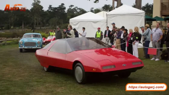 احتراق نموذج 1979 Ford Probe I Ghia خلال أسبوع السيارات في مونتيري